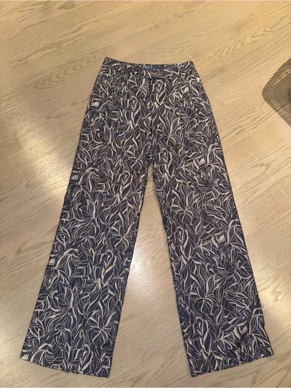 J McLaughlin Wide Leg Denim Leaf-Print Pants in Navy and Cream